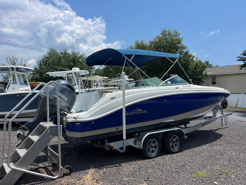 2016 Nauticstar 243 DC