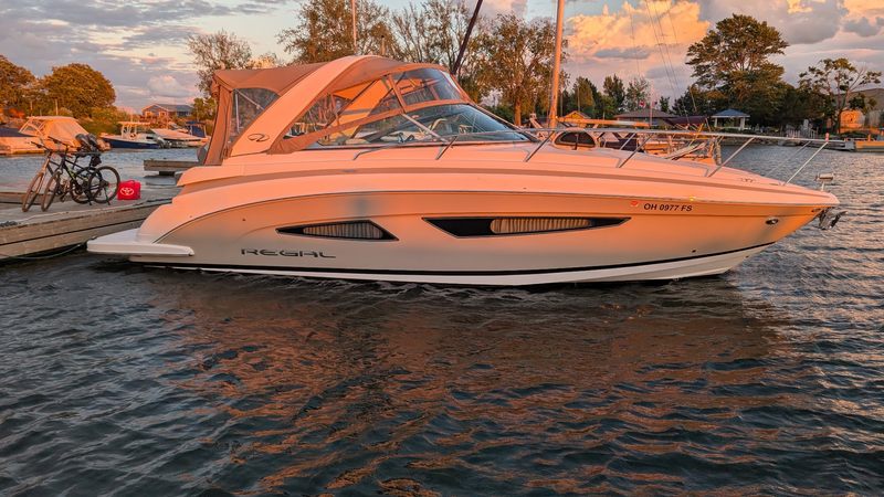 2016 Regal 32 Express