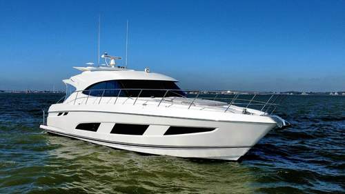 2017 Riviera 4800 Sport Yacht