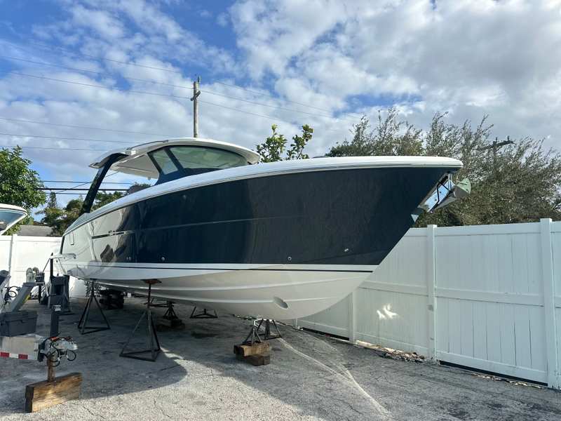 2026 Tiara Yachts 39 LS