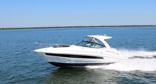 2016 Cruisers Yachts 35 Express